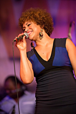 Mariana Ramos en concert